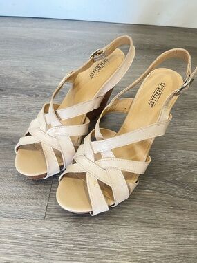Seychelles Neutral Beige Strappy Leather Wedge Sandals